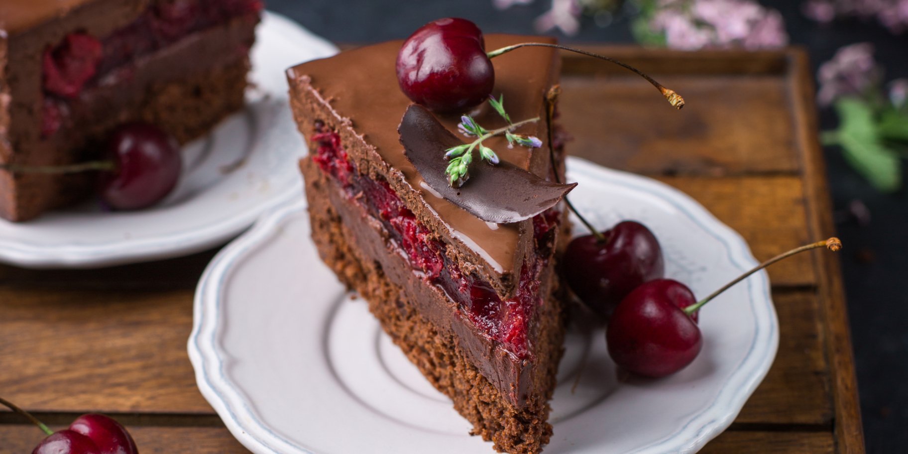 Праздничный торт "Пьяная вишня"