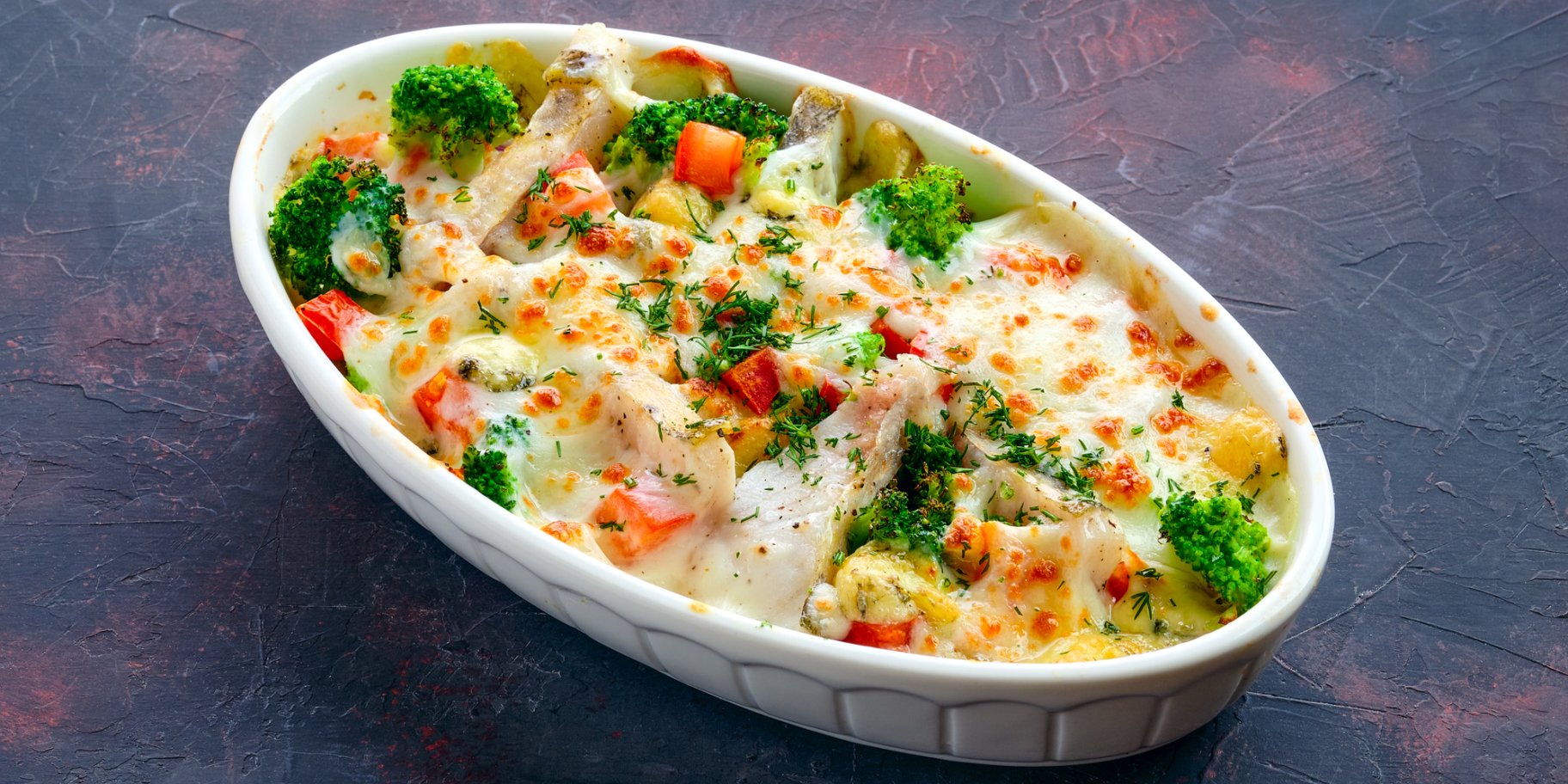 Запіканка з філе судака та броколі під сиром