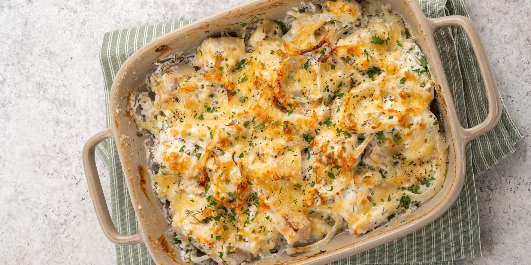 Запечені рибні консерви з картоплею