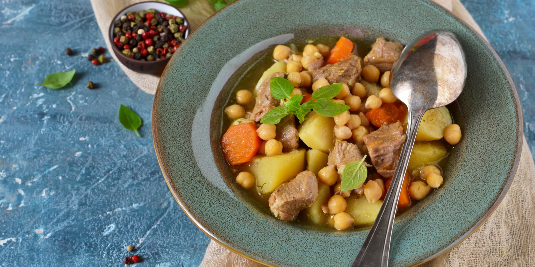Рагу з нутом, овочами та м’ясом