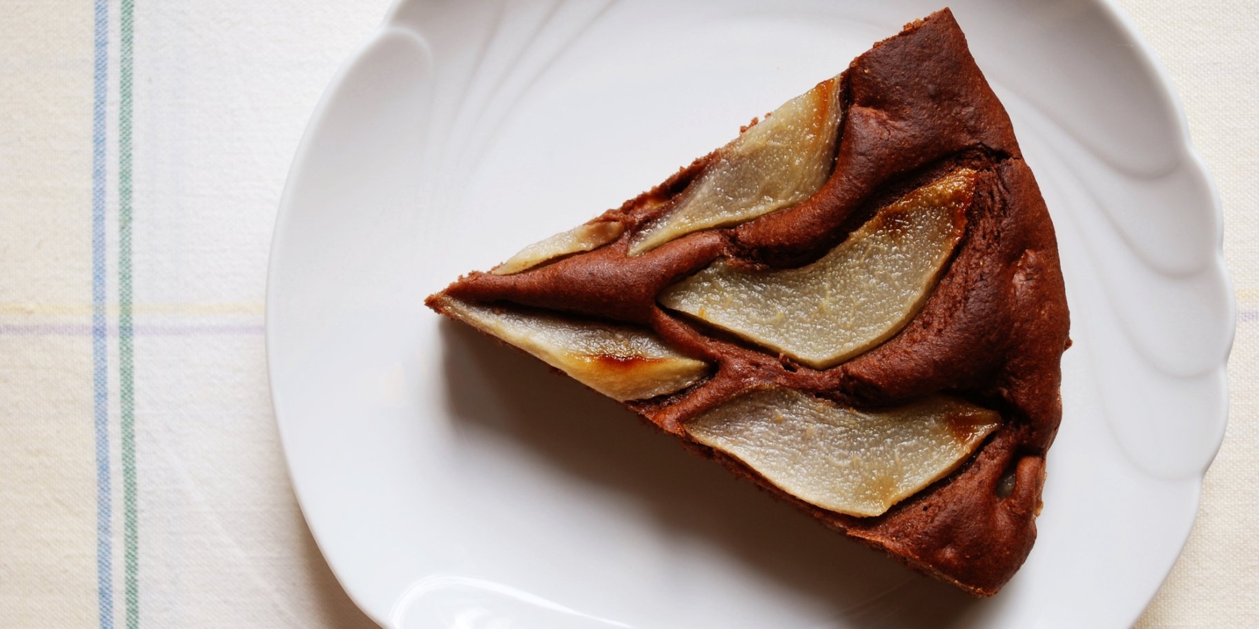 Шоколадний пиріг з грушами