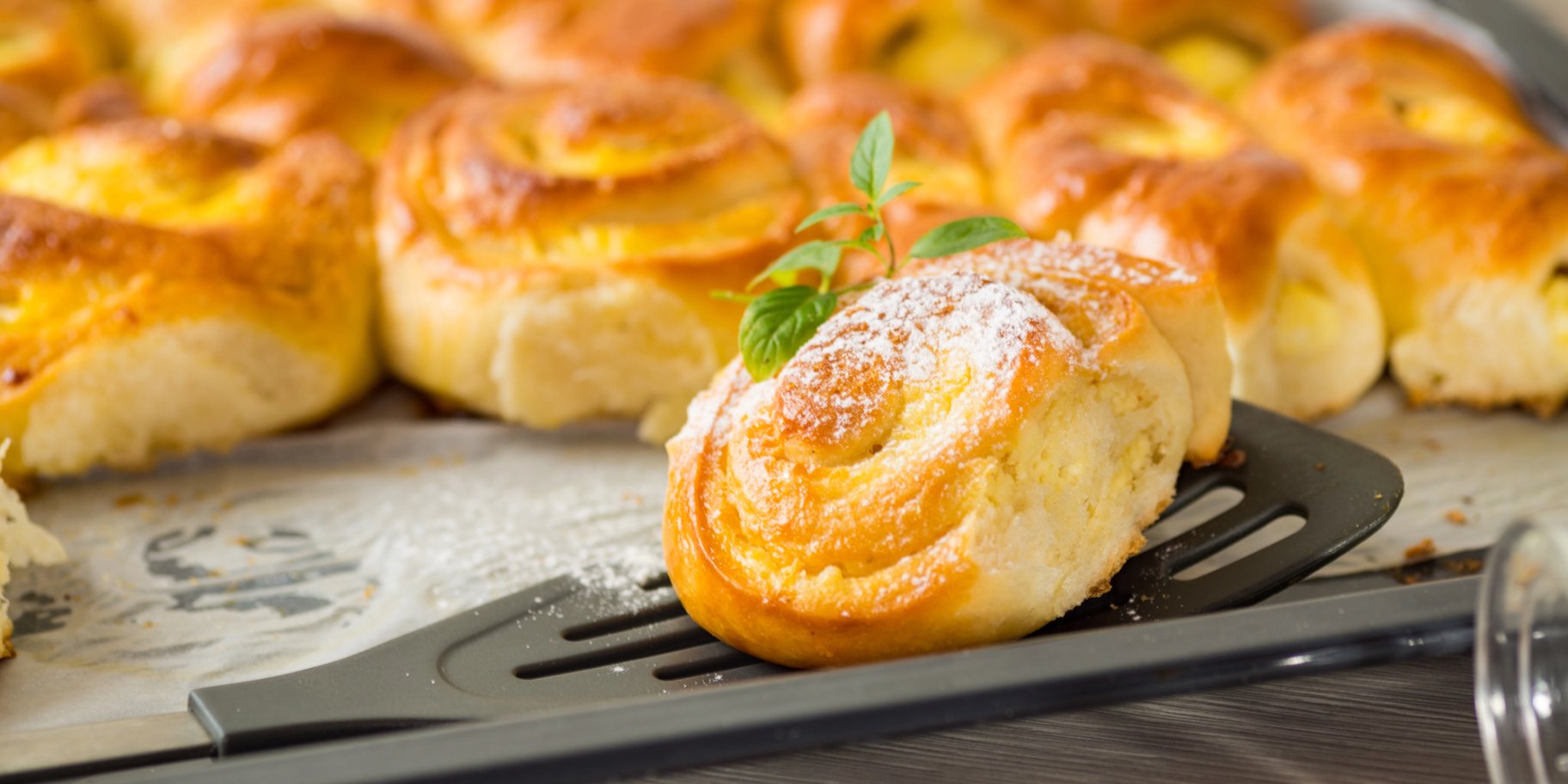 Булочки з кисломолочними сиром