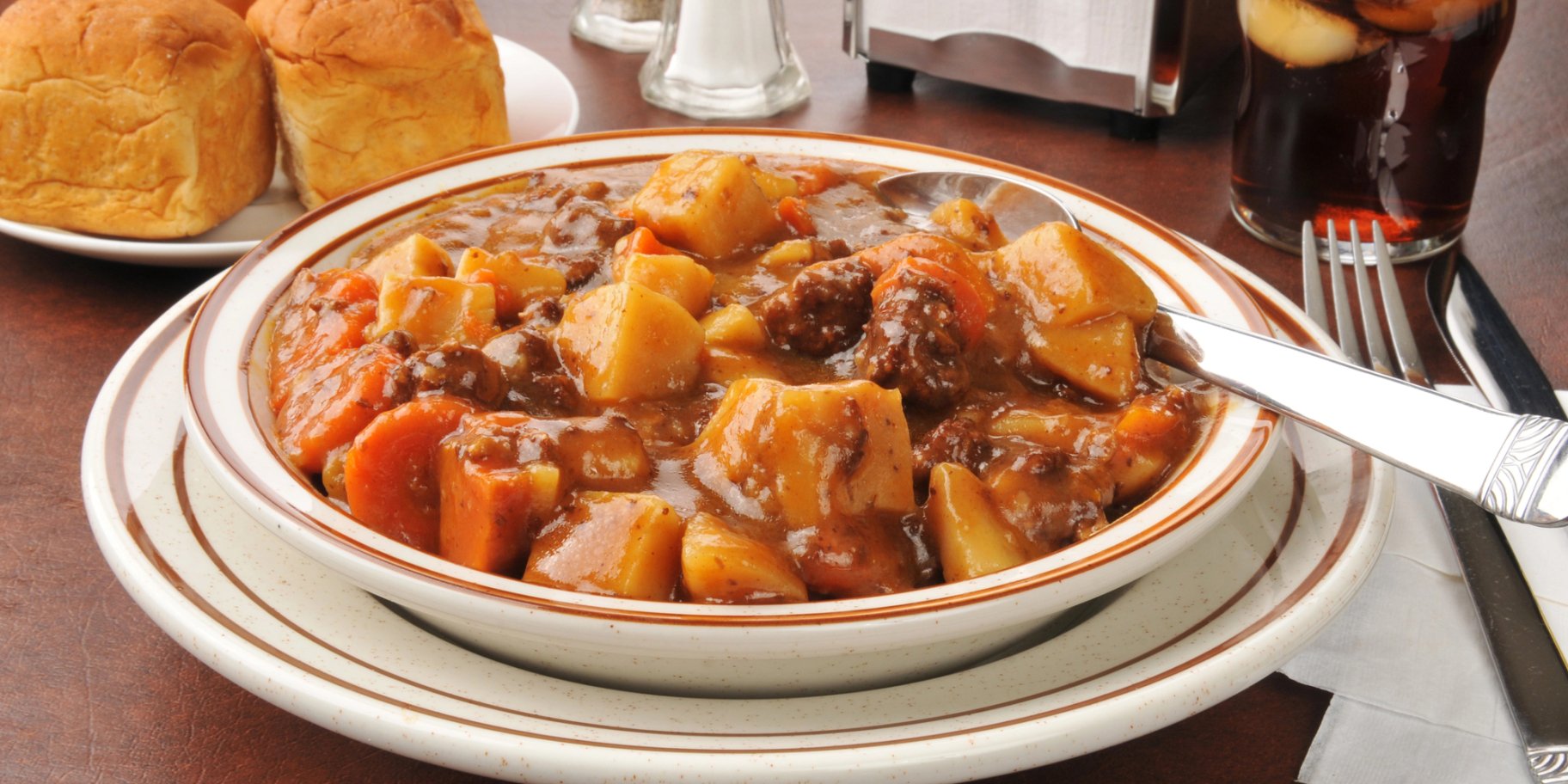 Тушкована картопля з м'ясом