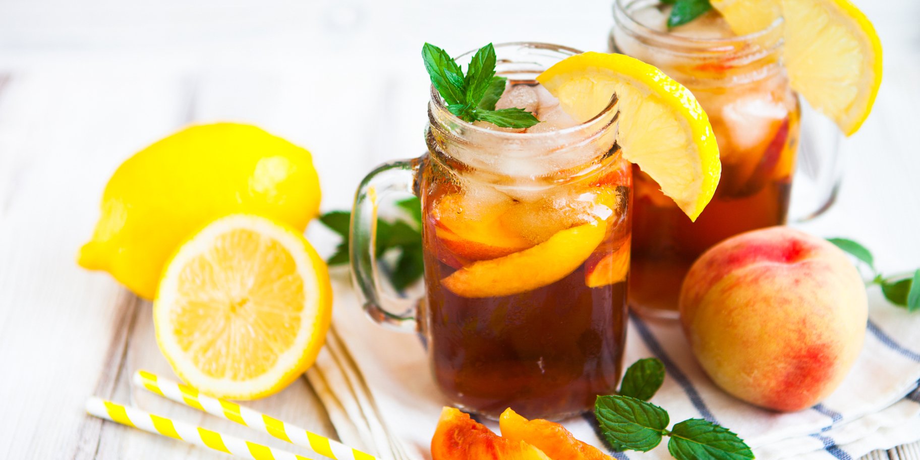Персиковый чай со льдом и лимоном
