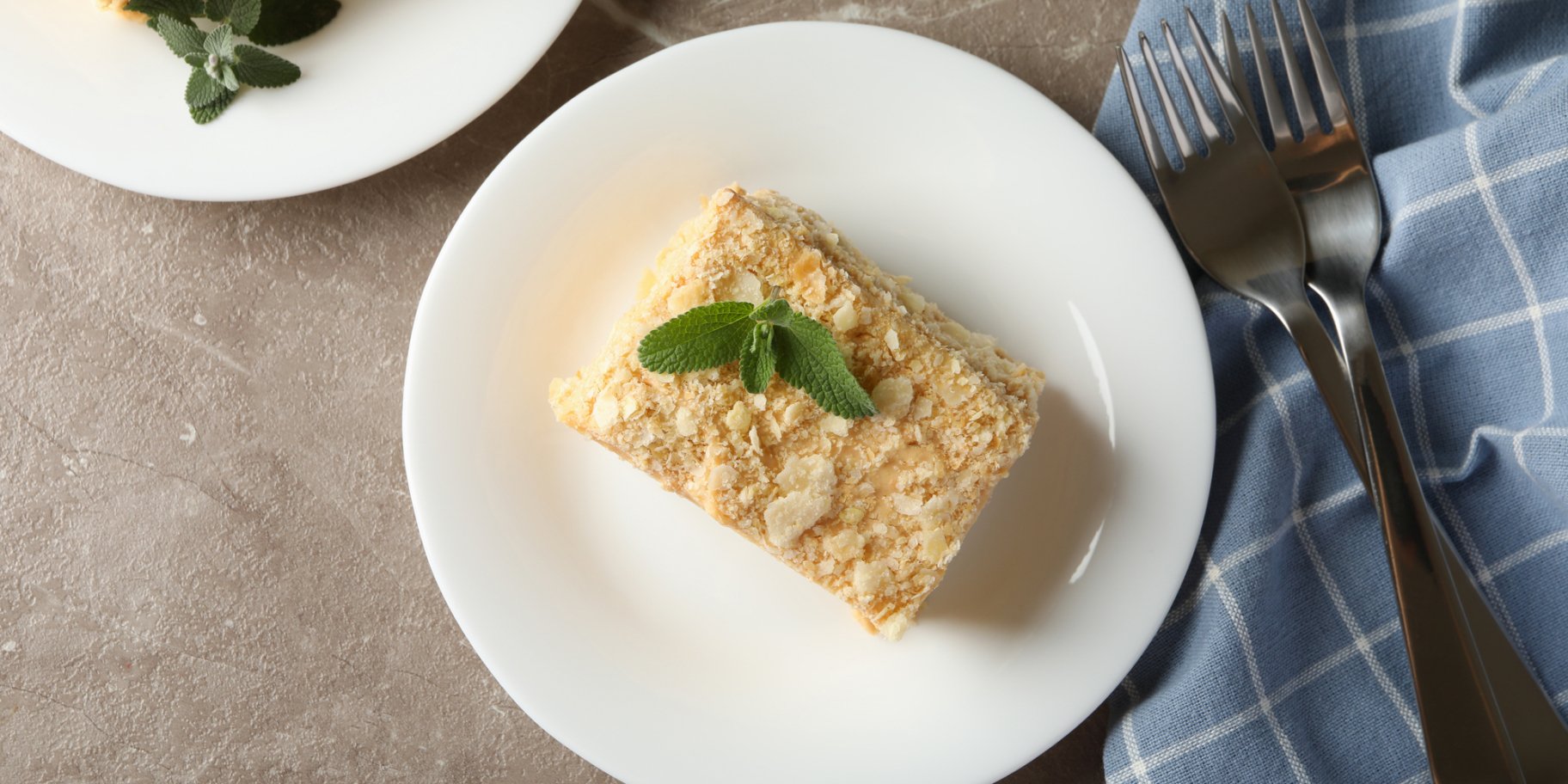 Пикантный "Наполеон" со шпинатом и капустой