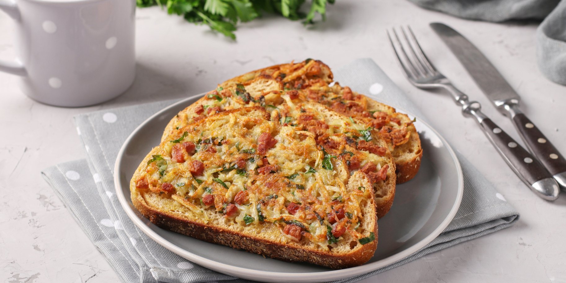 Гарячі бутерброди з грибами