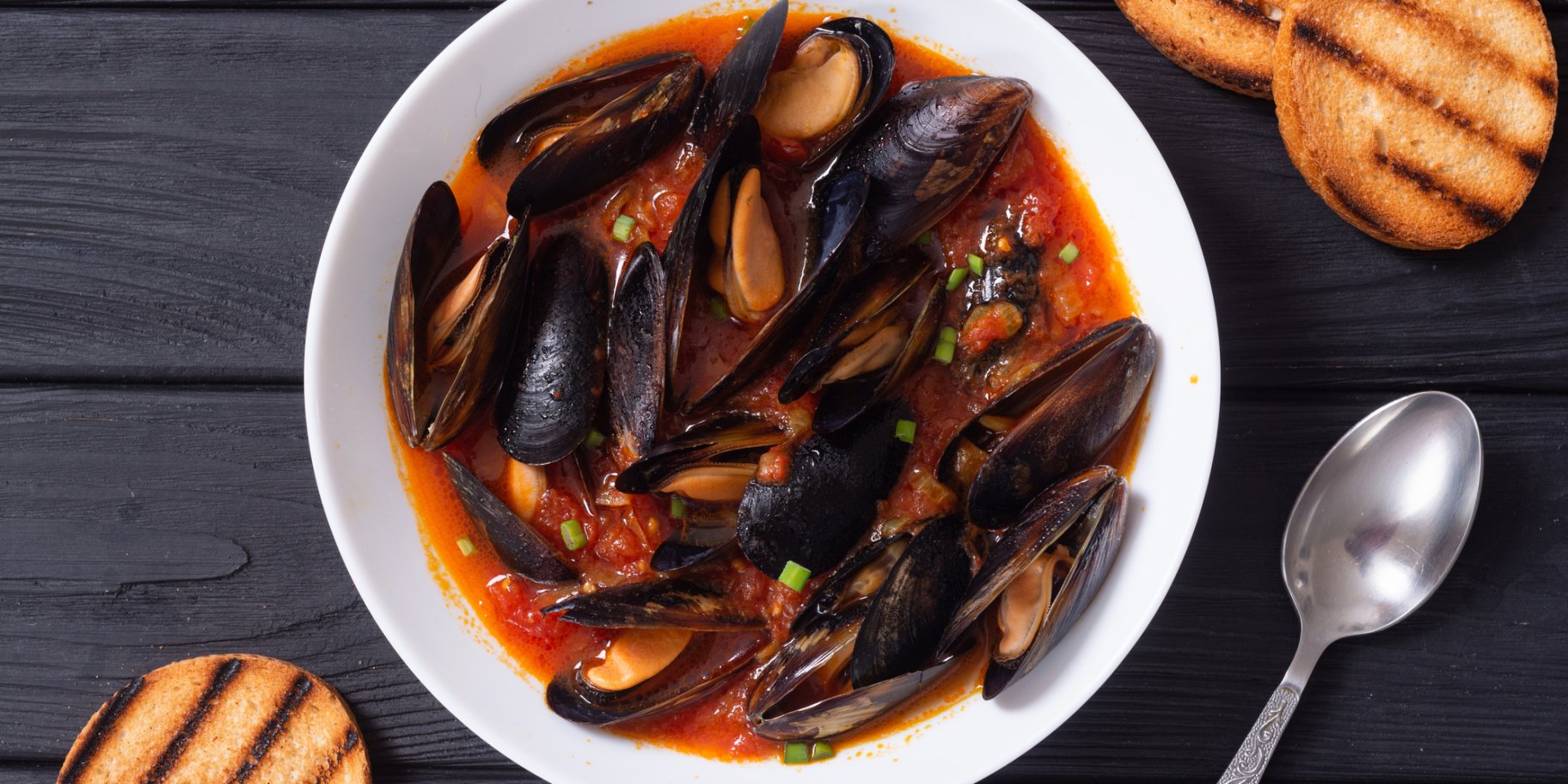 Мідії з томатами