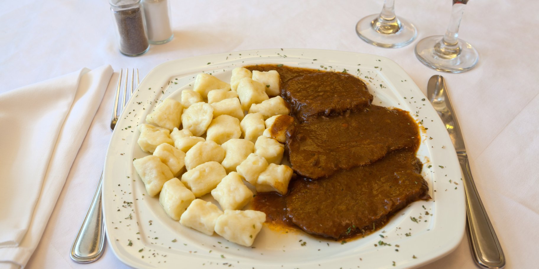 Мясо в соусе из ньоки