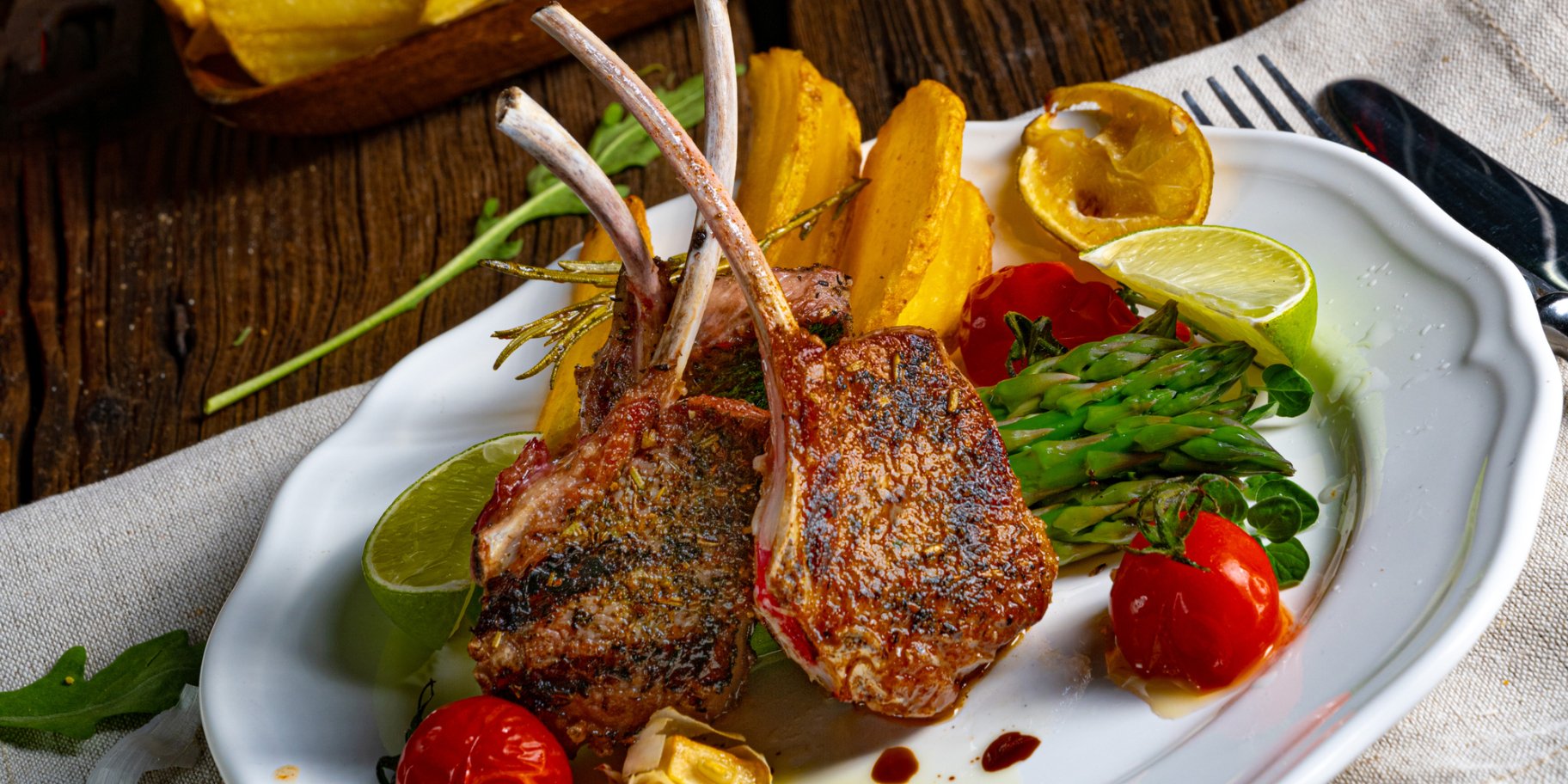 Відбивні з баранини в паніровці