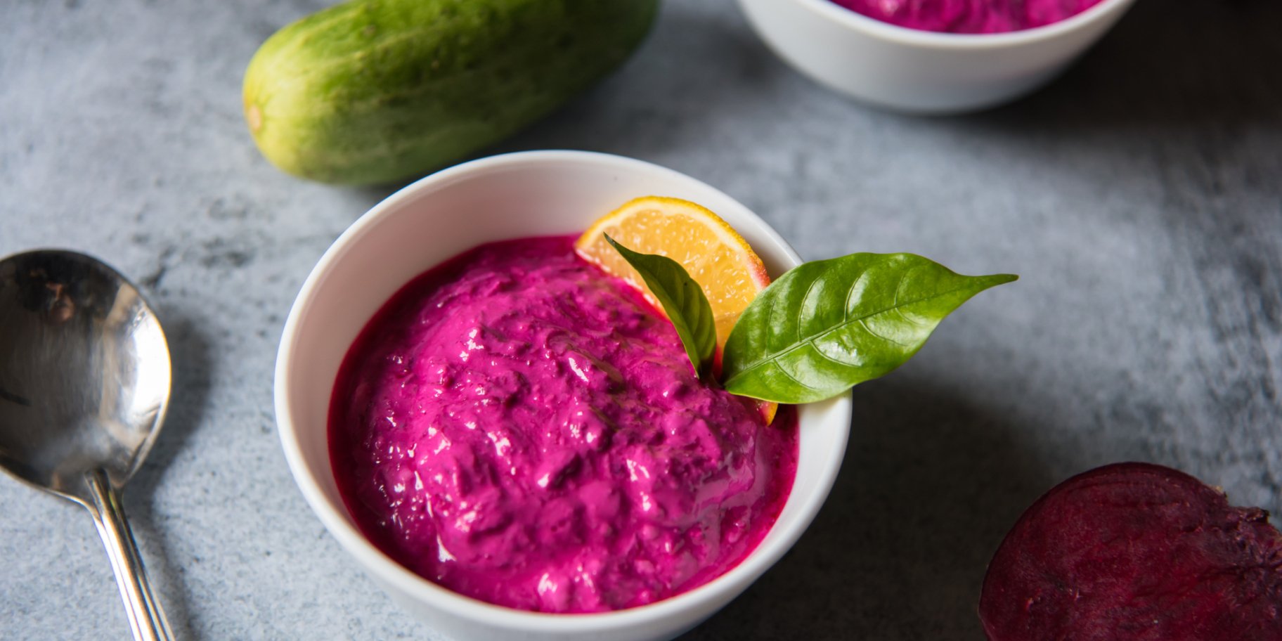 Простий салат з буряку, хрону і йогурту