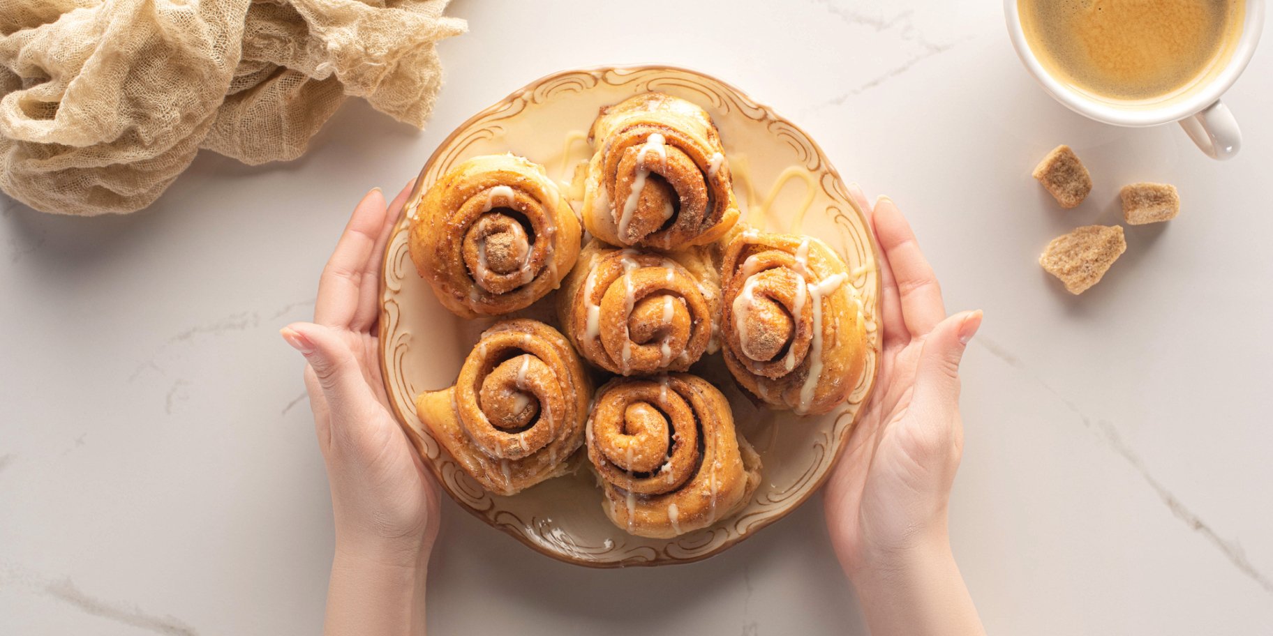 Морквʼяні булочки з корицею