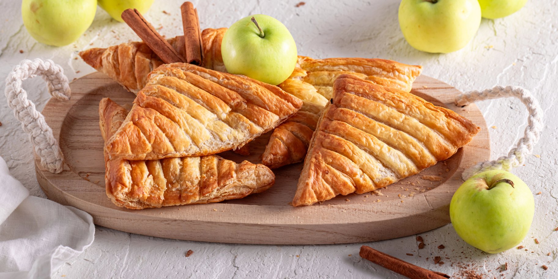 Слойки з яблуками