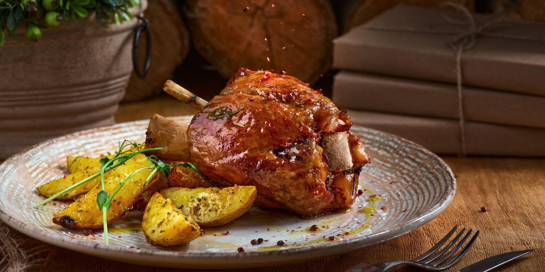 Свиная рулька с картофелем