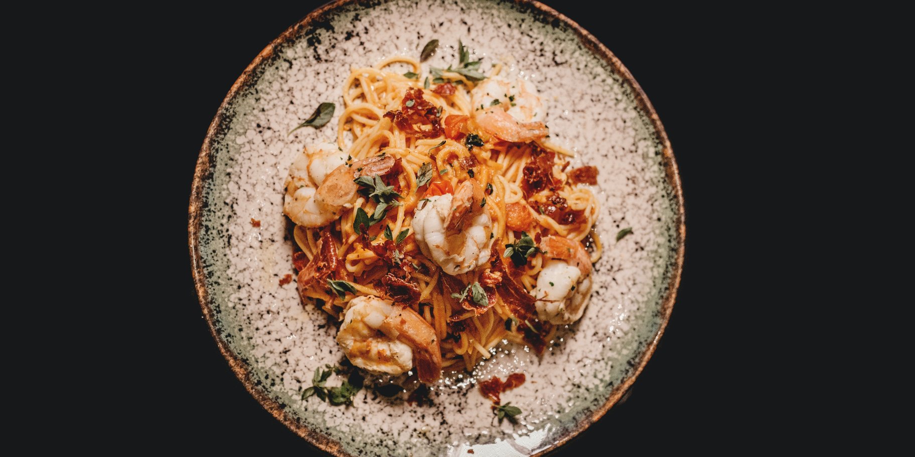 Паста с креветками и салями