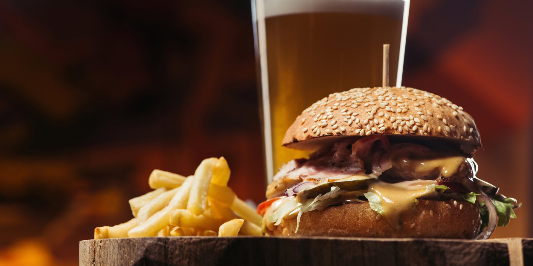 Бургер з індичкою і огірками