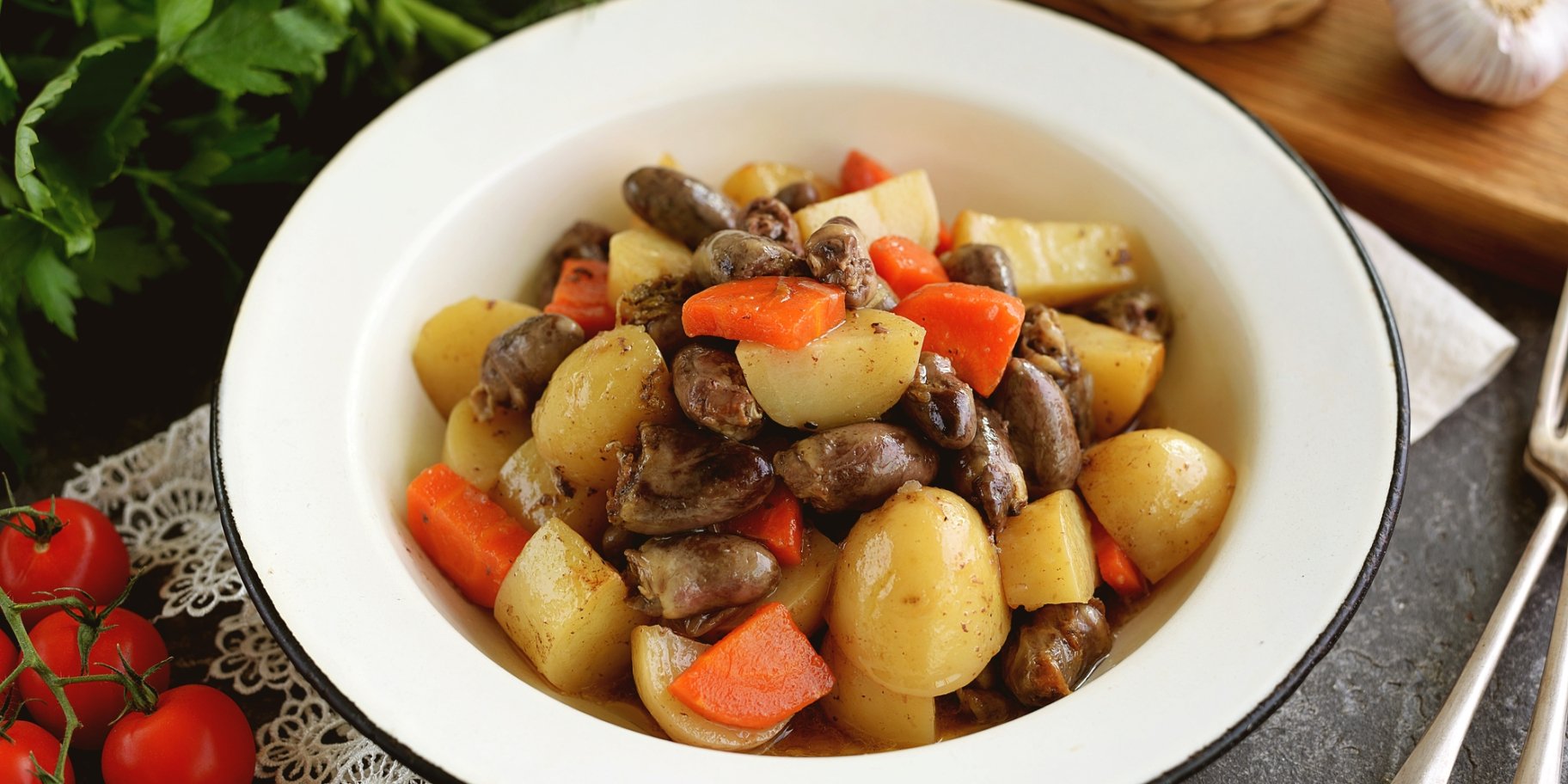 Курячі сердечка з картоплею і овочами