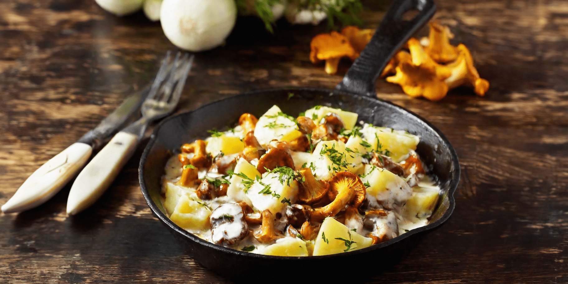 Картопля з лисичками у вершково-сметанному соусі