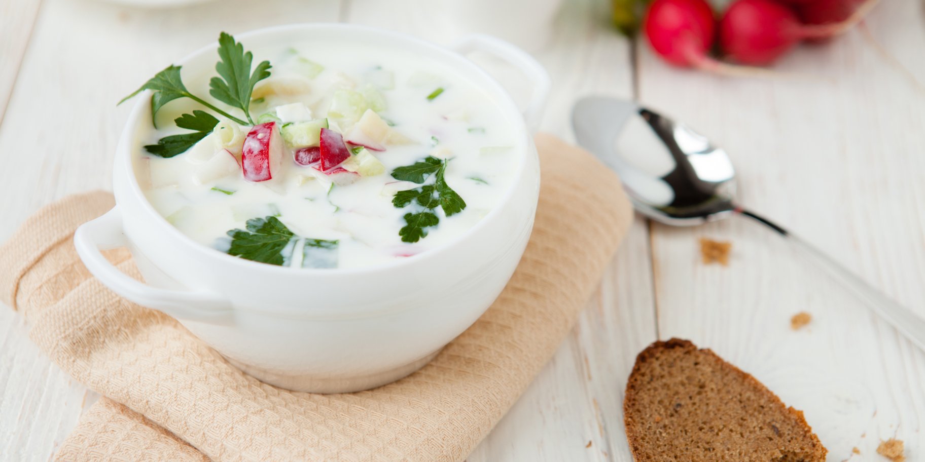 Холодный огуречный суп с цукини и брынзой