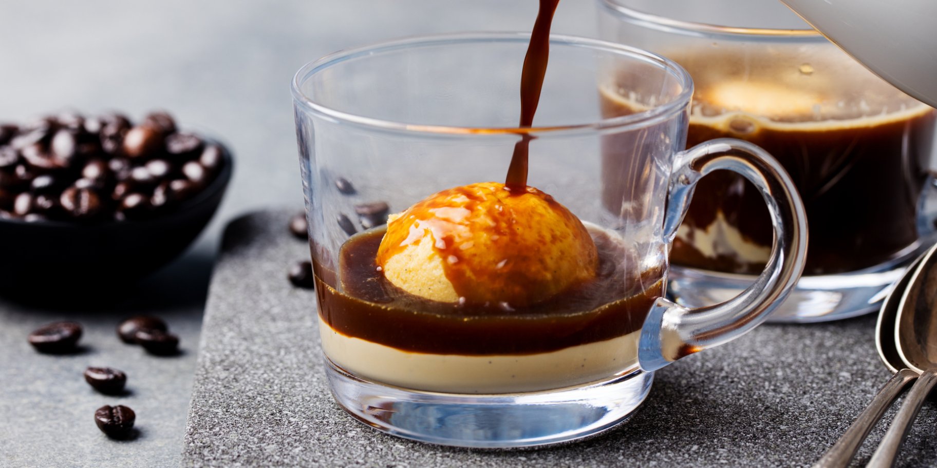 Прозрачная кружка с шоколадным десертом