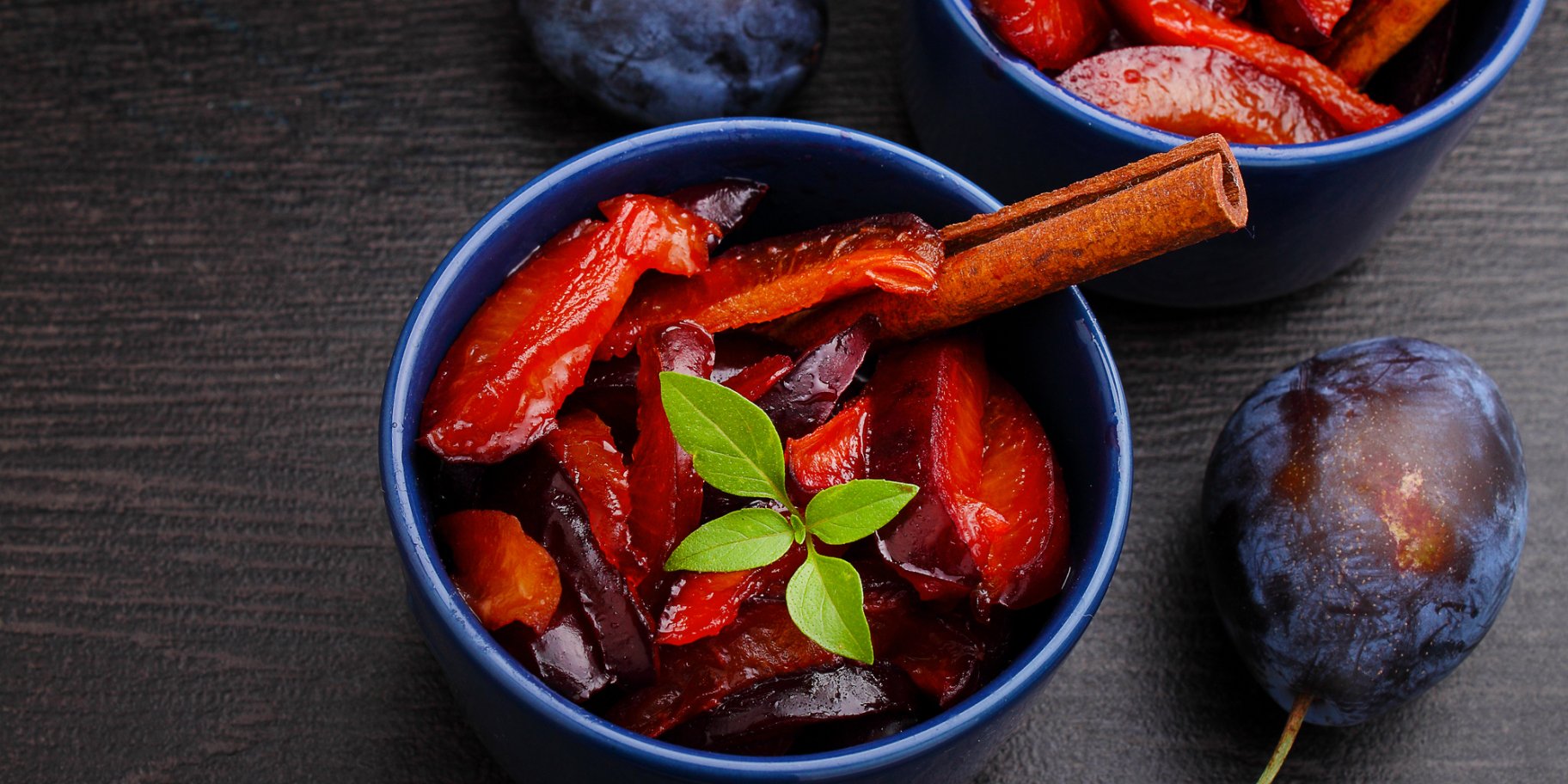 Сливы с корицей