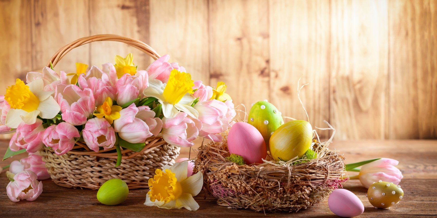 великодні прикраси: квіти, яйця