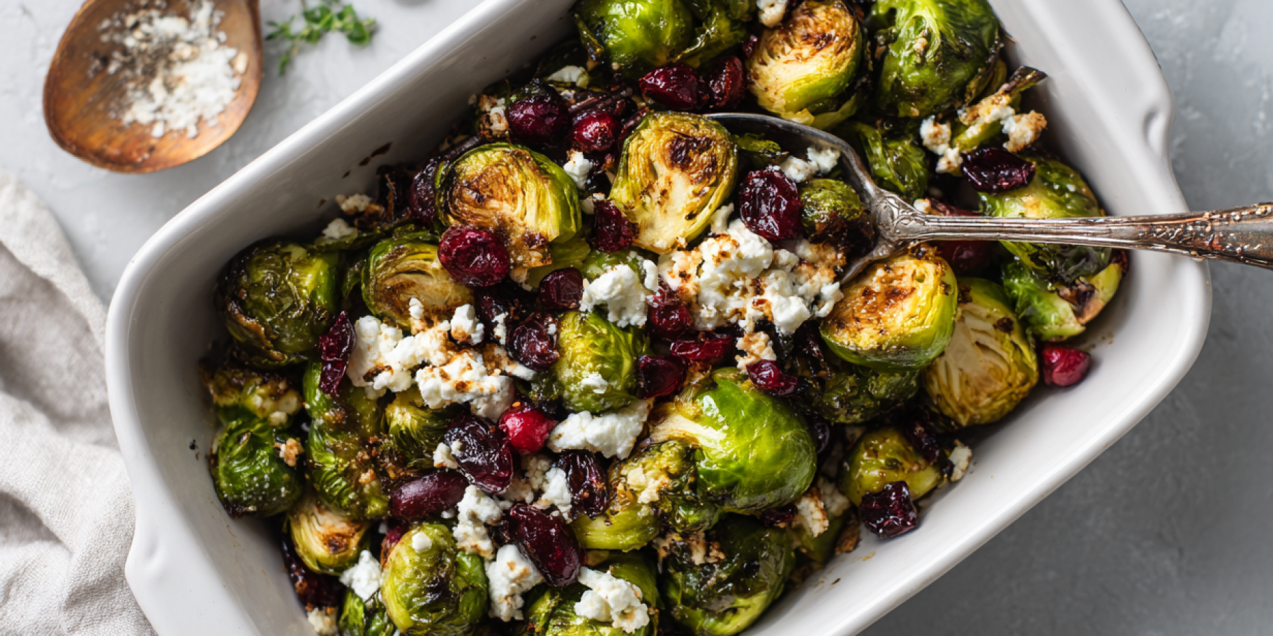 Печеная брюссельская капуста с клюквой