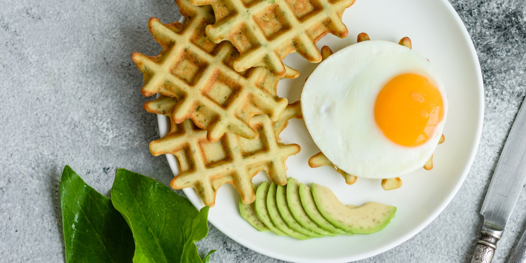 шпинатні вафлі з яйцем