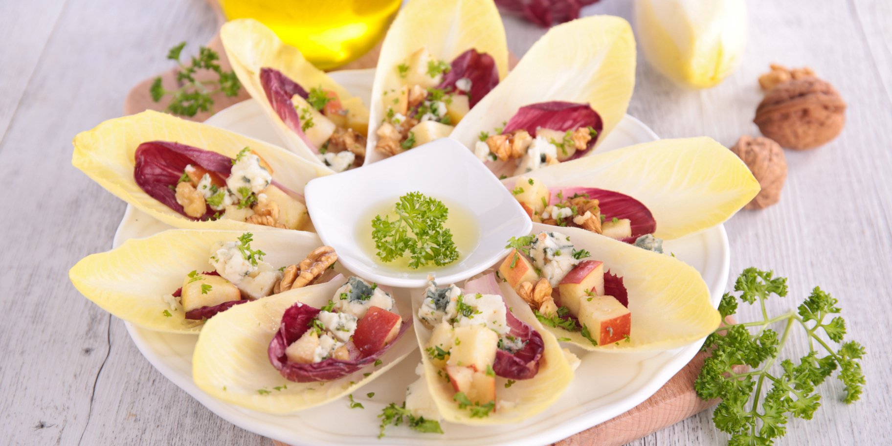 Салатний цикорій з яблуком