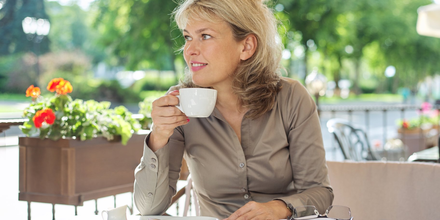 Жінка з кавою