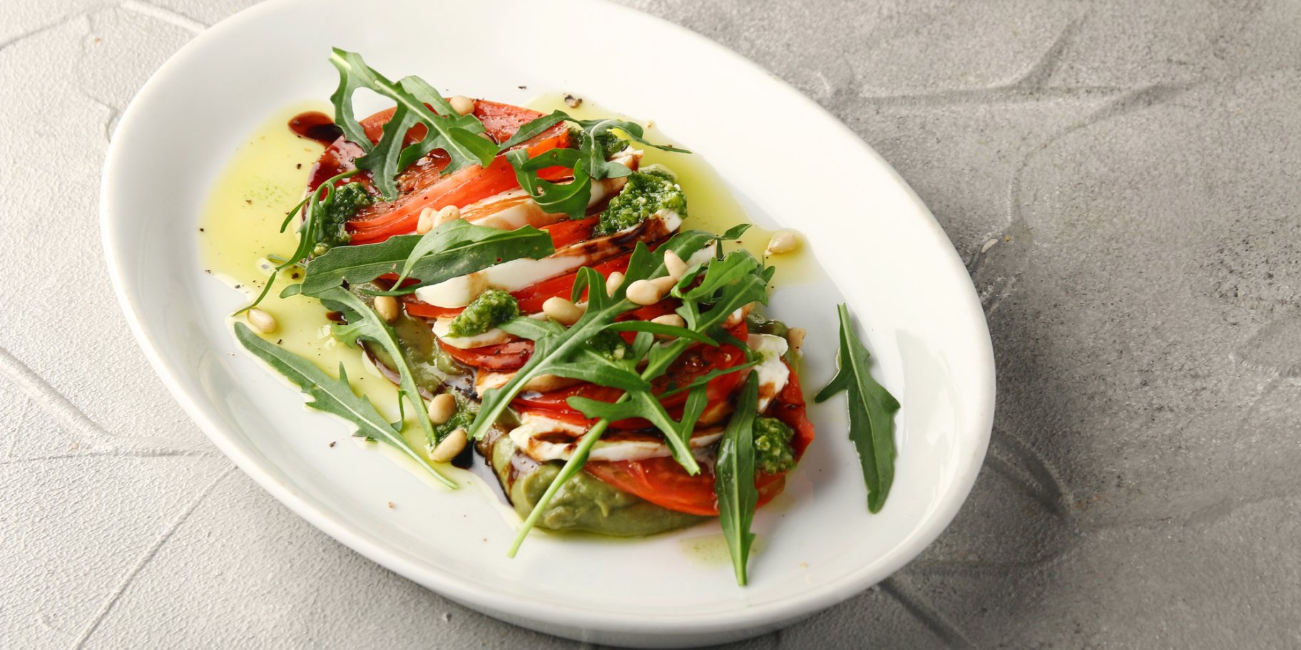 Салат капрезе из авокадо