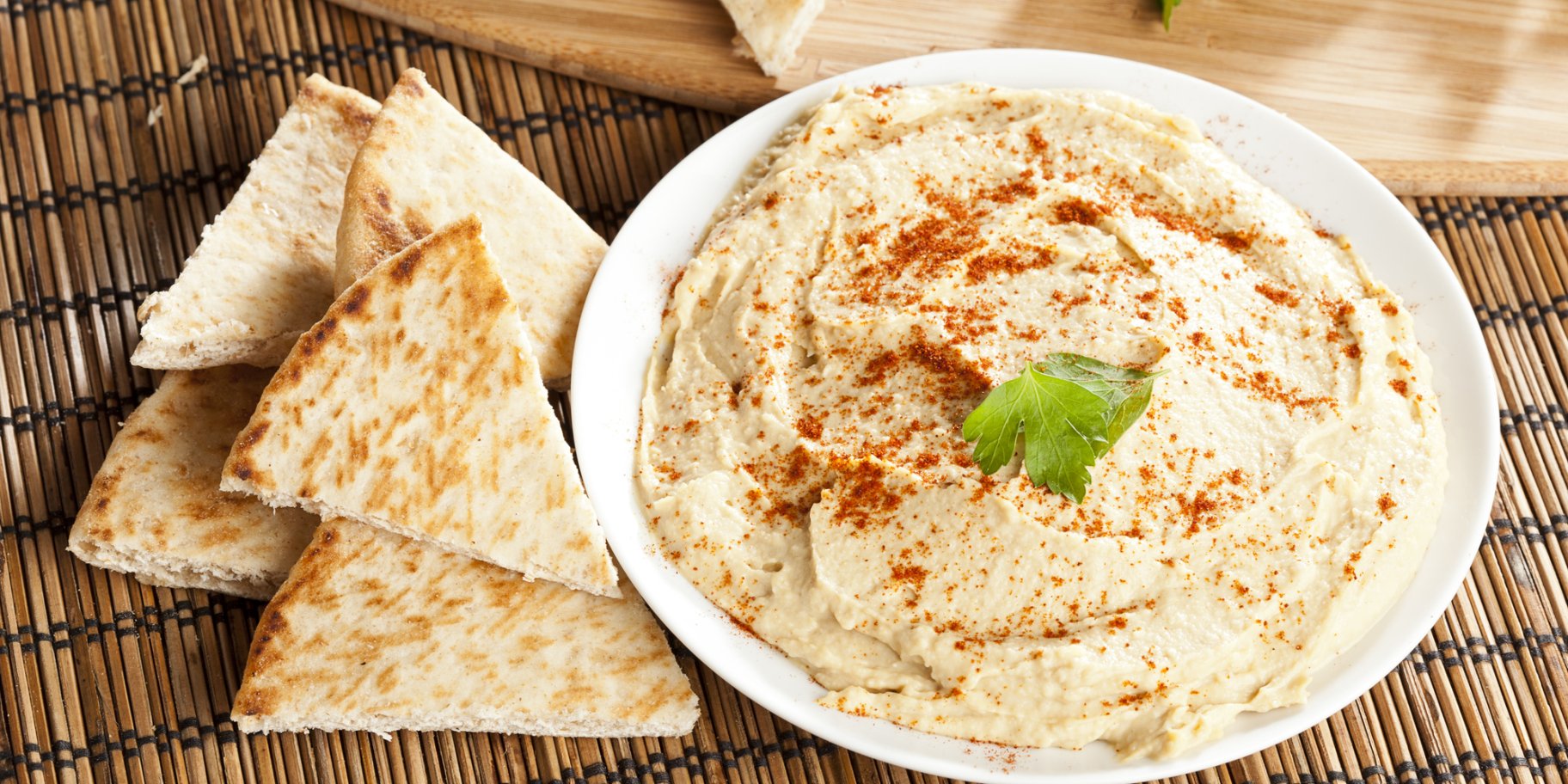 Хумус и лепешки