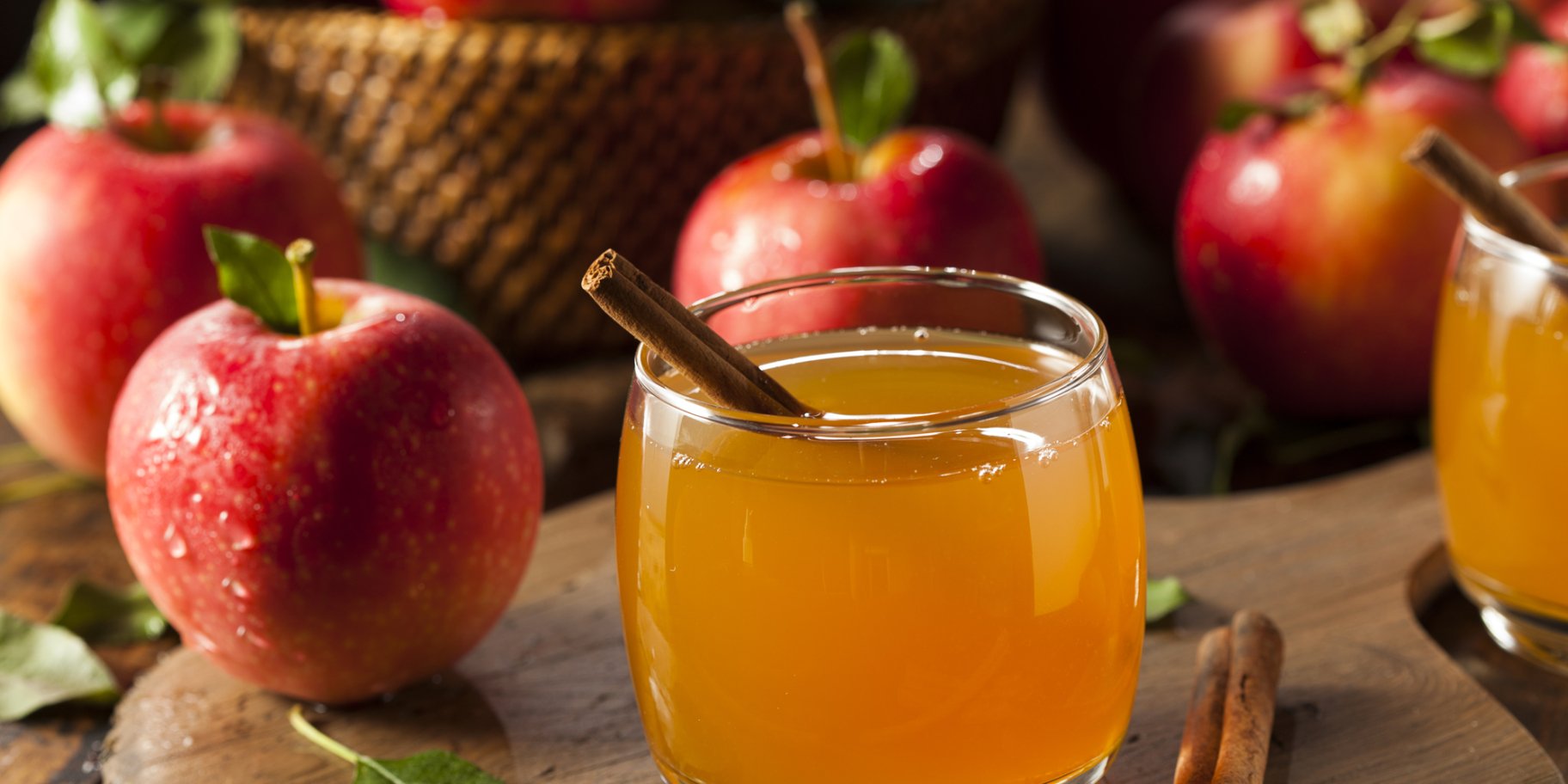 Яблучний сидр з корицею