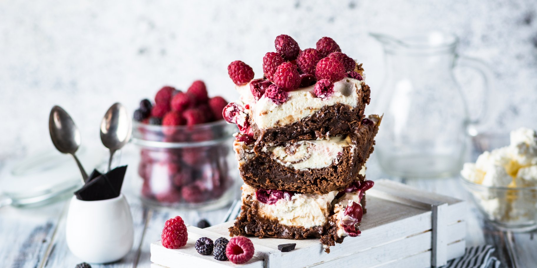 Брауні-чізкейк з малиною