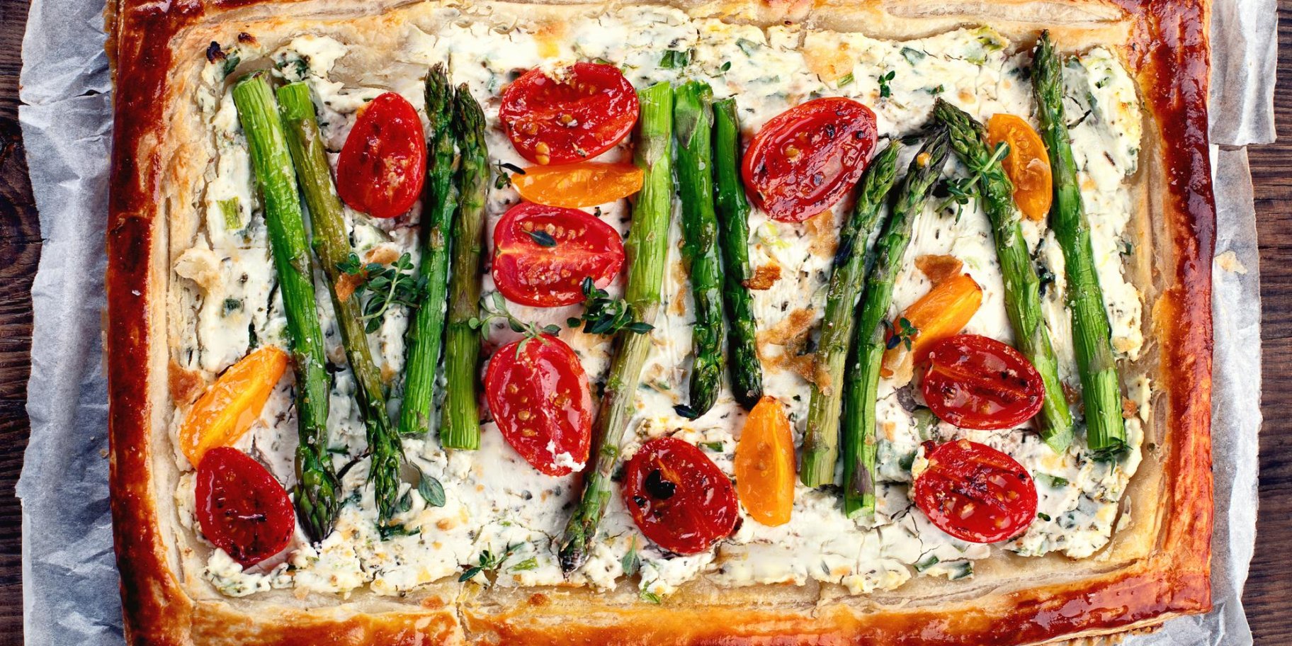 Пирог со спаржей и томатами