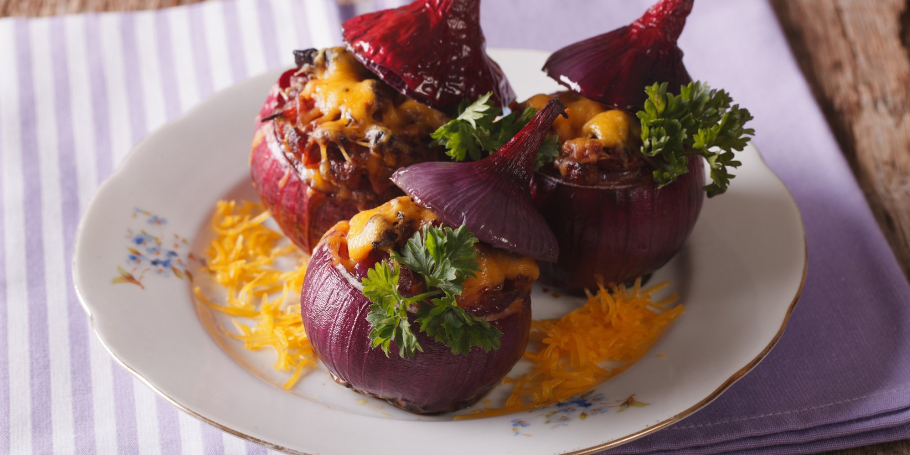 Фаршированный лук с сыром