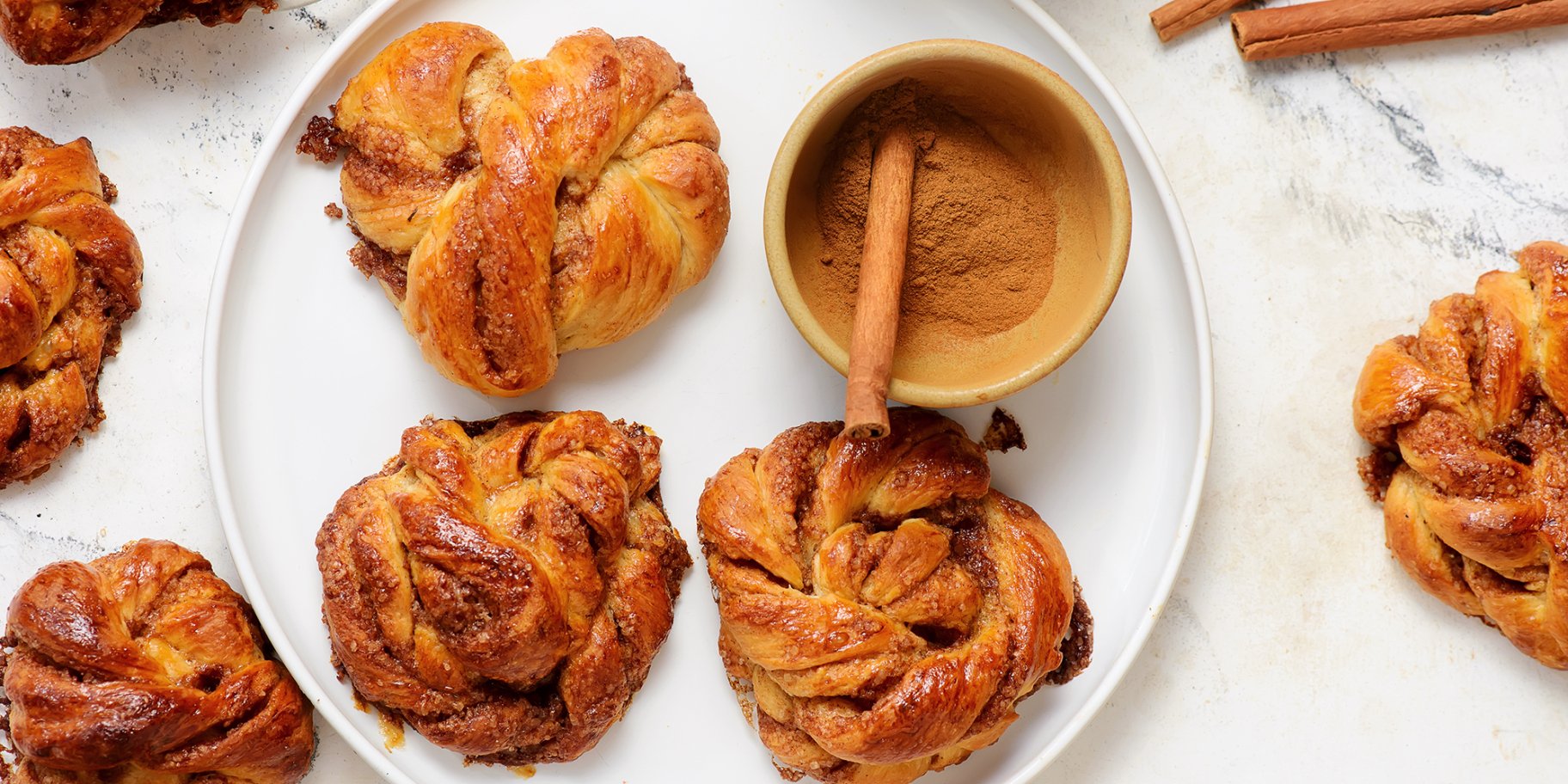 Шведські булочки з корицею