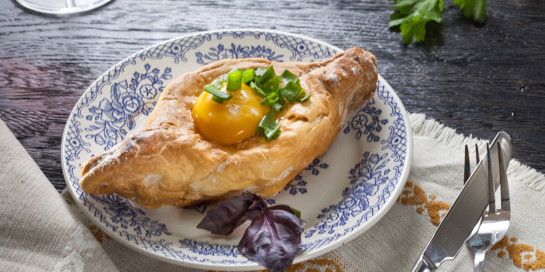 Хачапури из слоеного теста