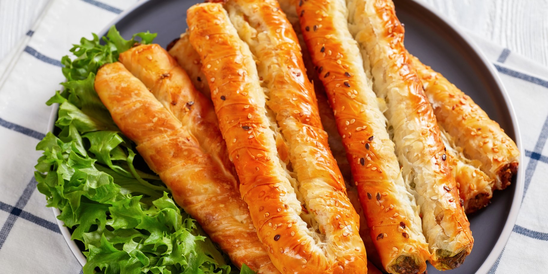 Роліні з картоплею, грибами та бринзою