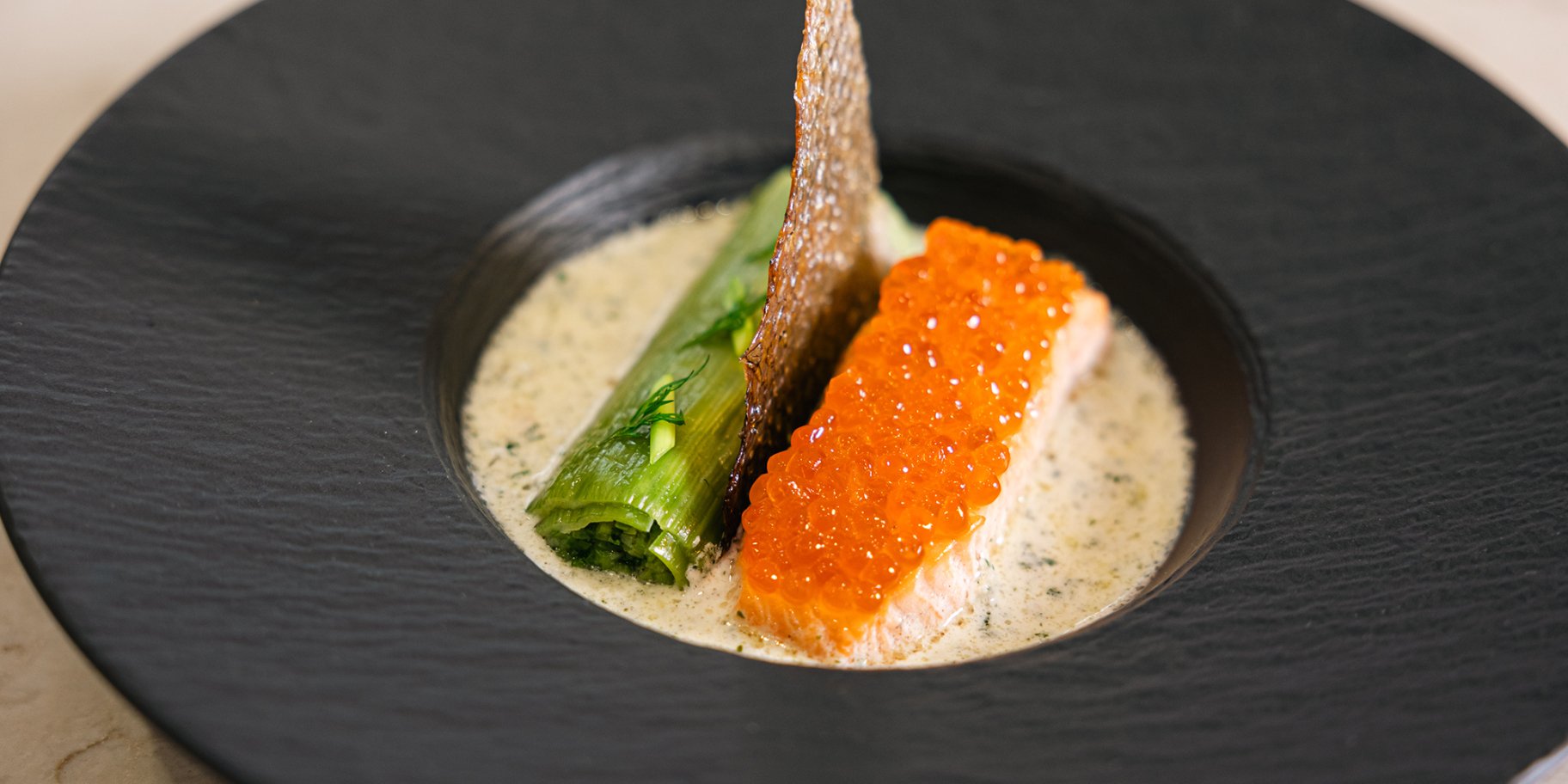 Лосось з цибулевим канелоні