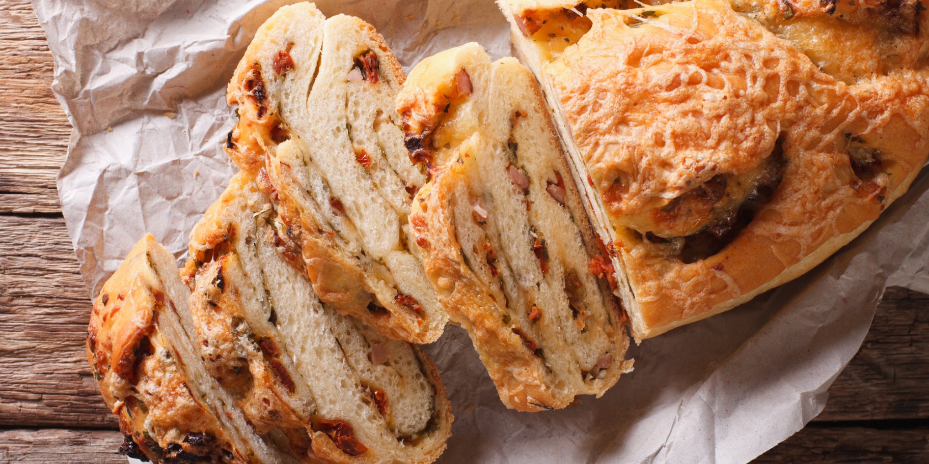 Хлеб-пицца с салями