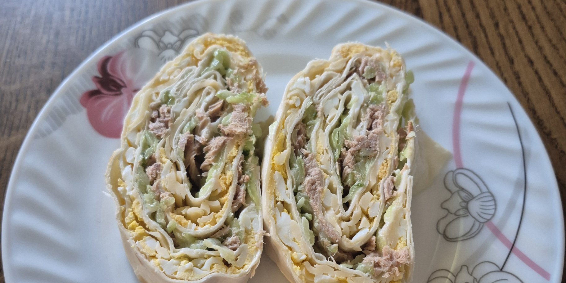 Лаваш з сиром та консервованим тунцем