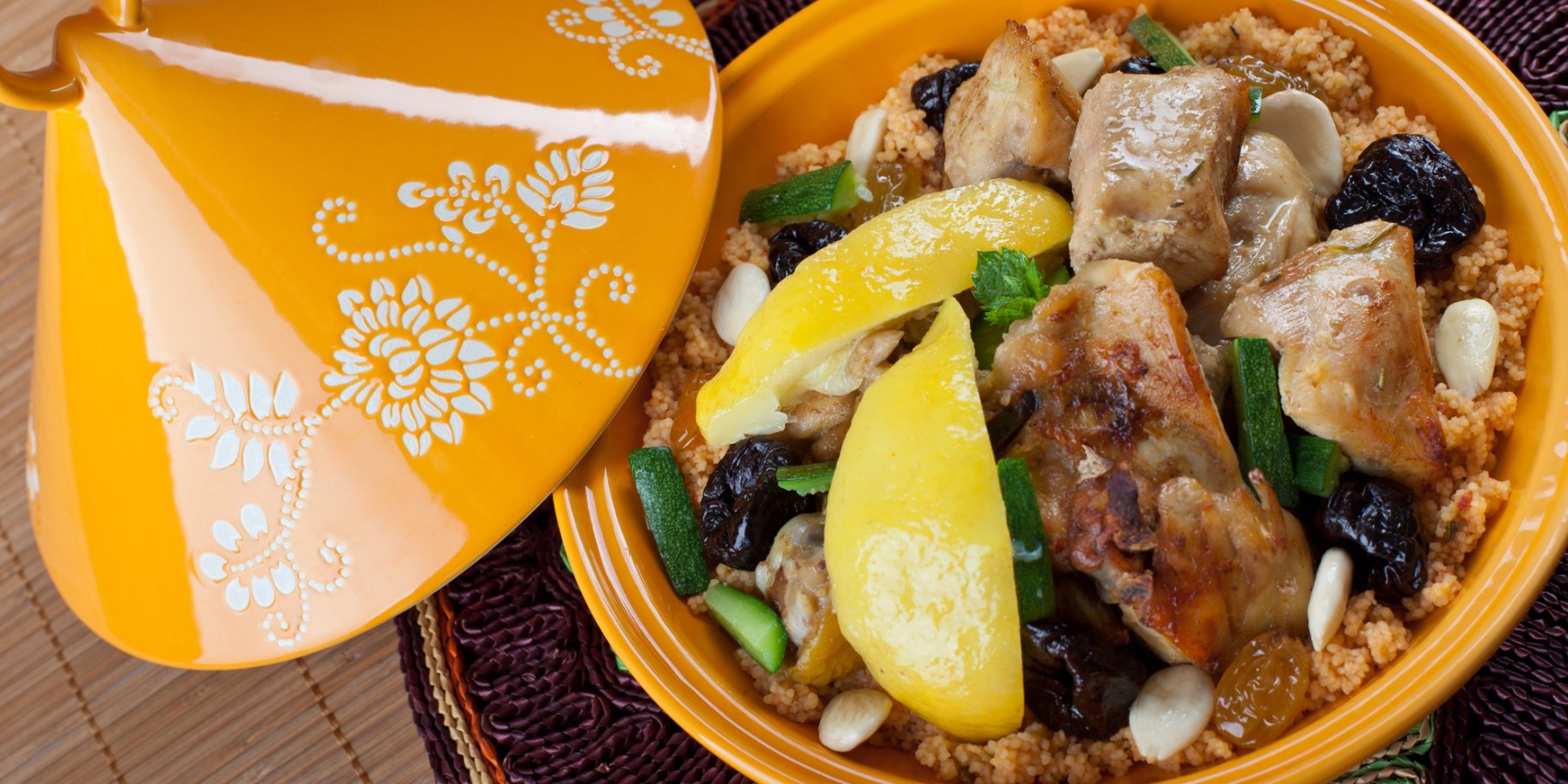 Тажин з куркою і сливами рецепт