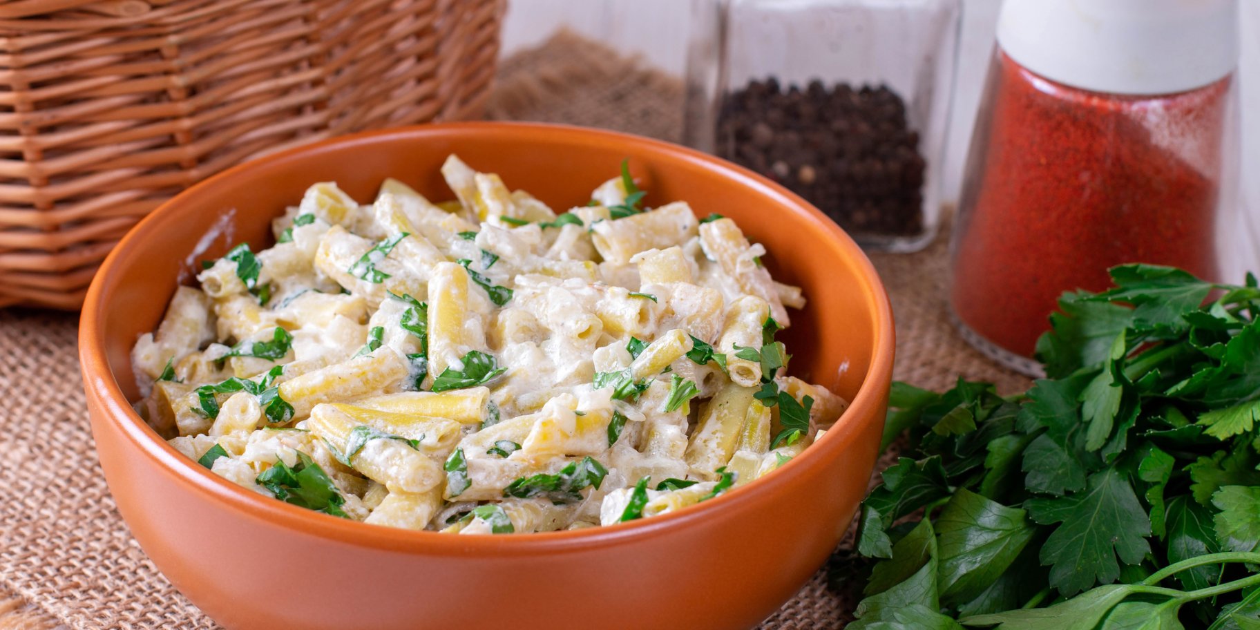 Молодой картофель с зеленой фасолью