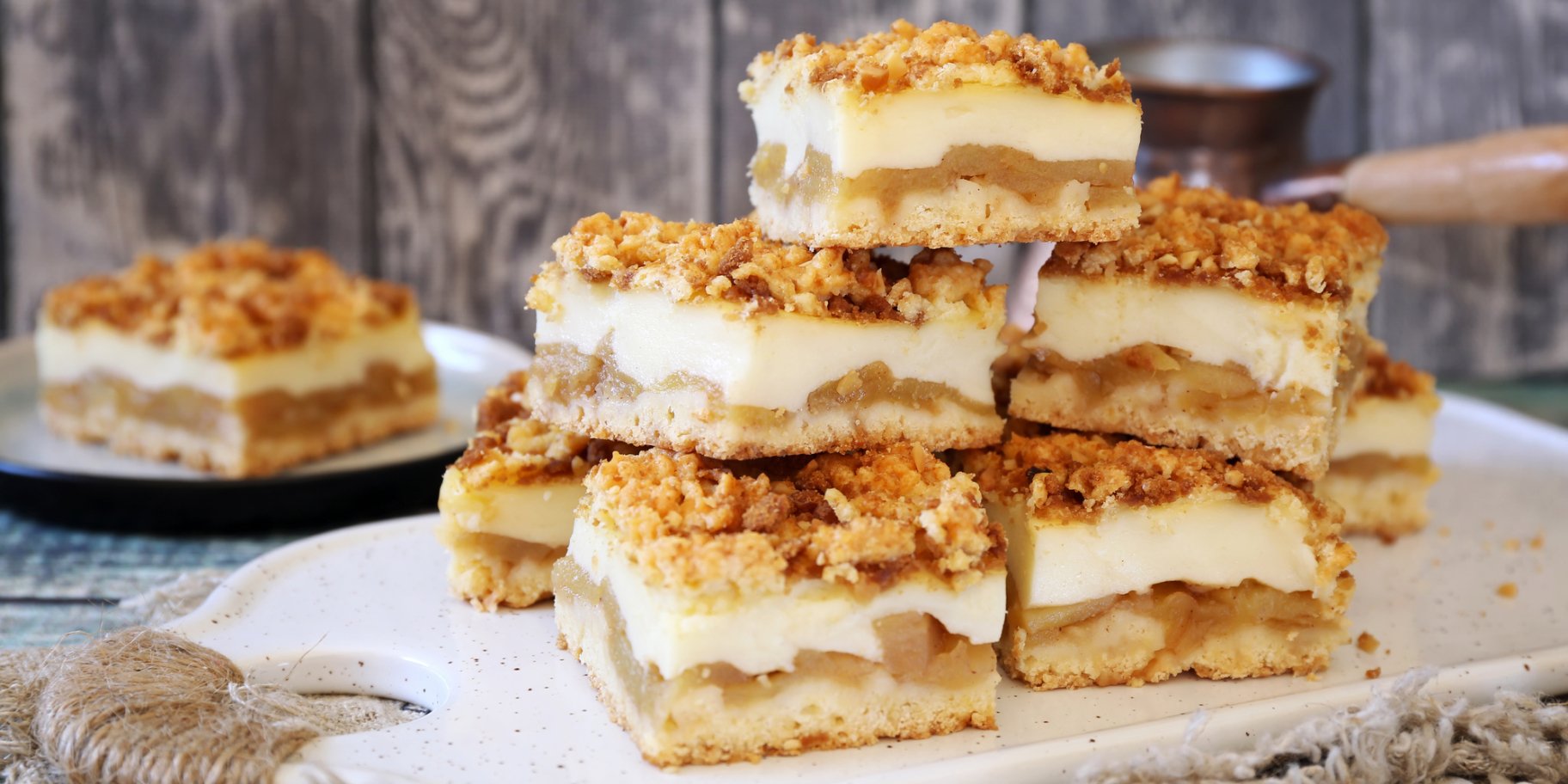 тертий яблучний пиріг