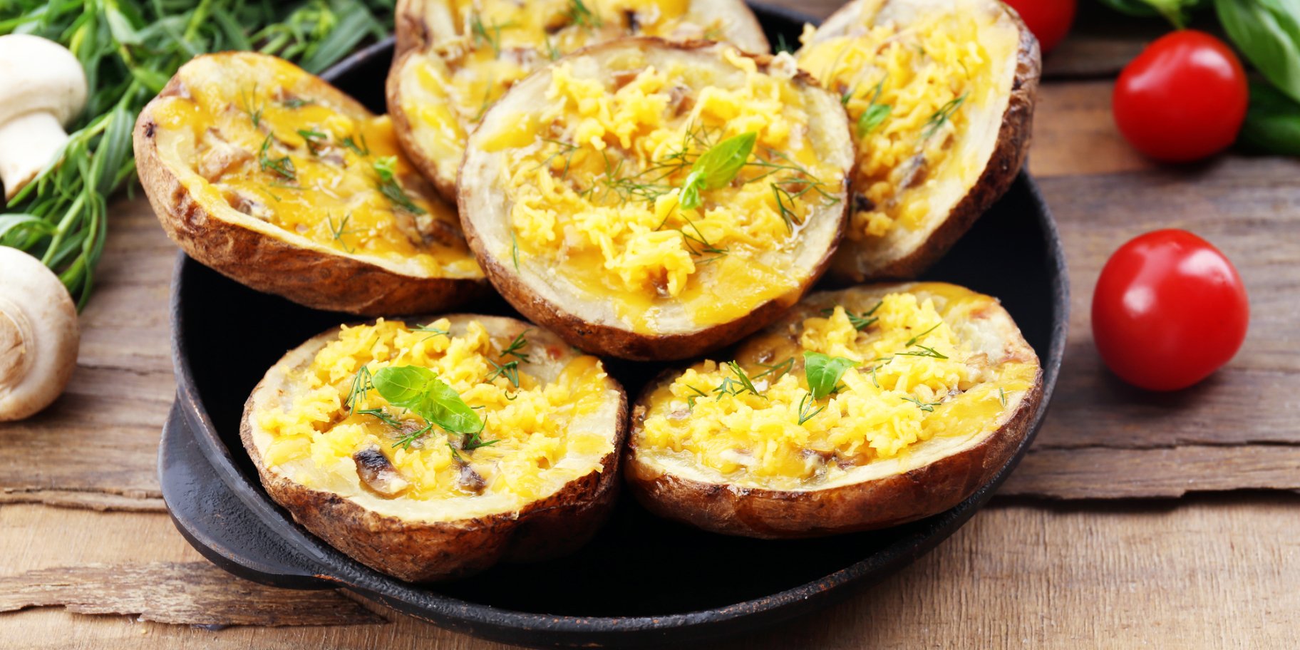 Картопляні човники з грибами та сиром