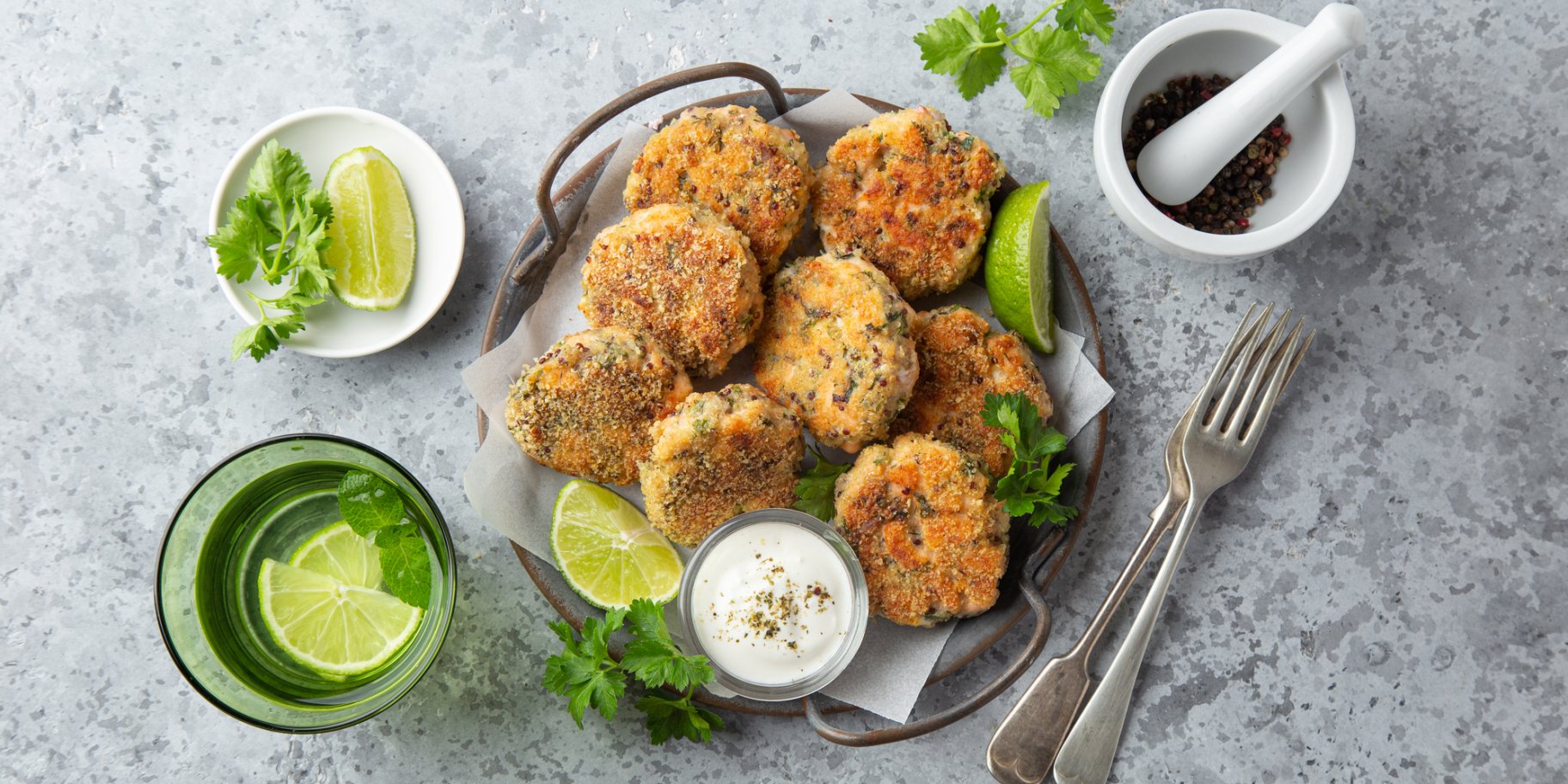 Галети з кіноа з соусом з авокадо