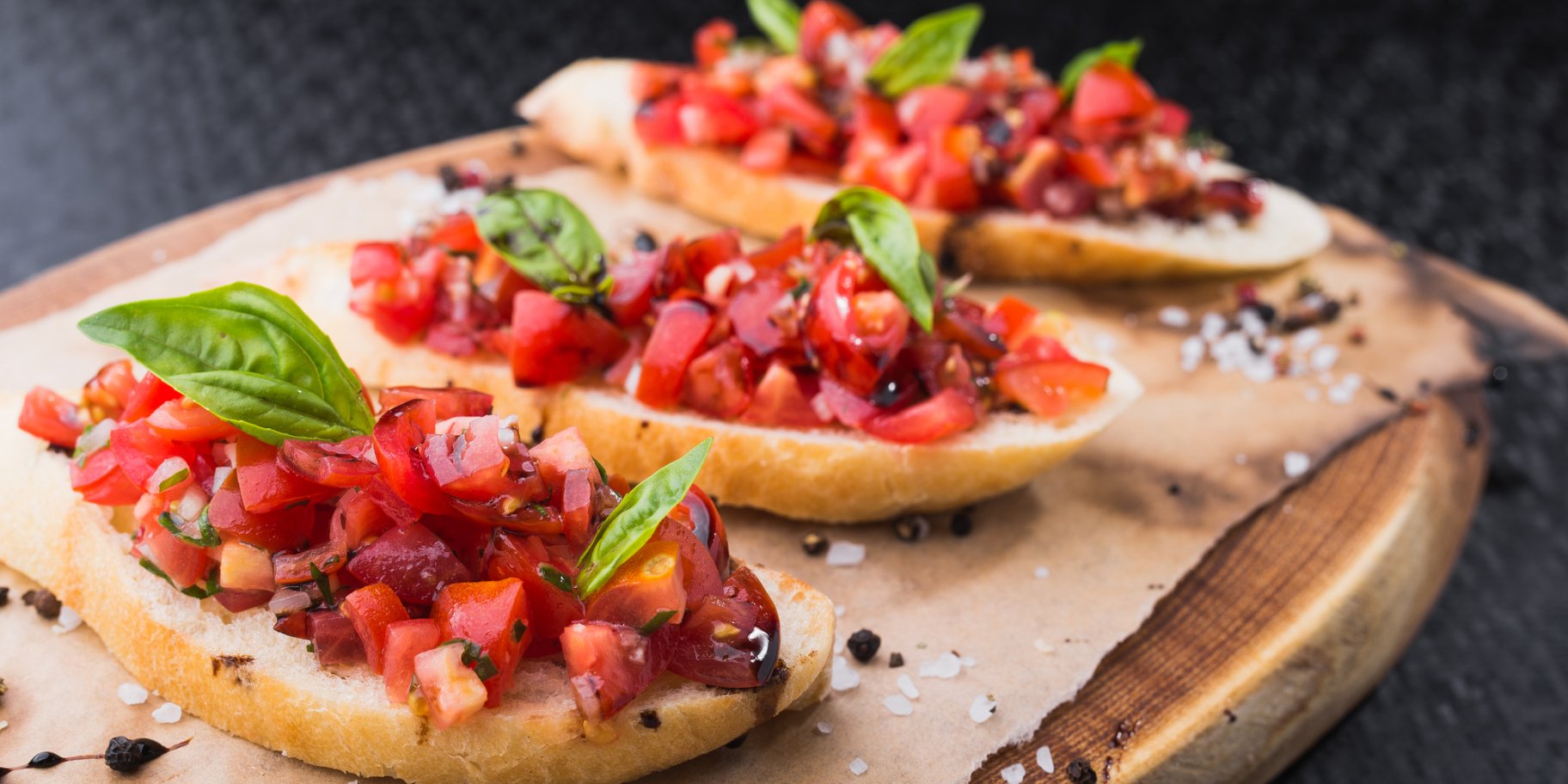 брускети з томатами