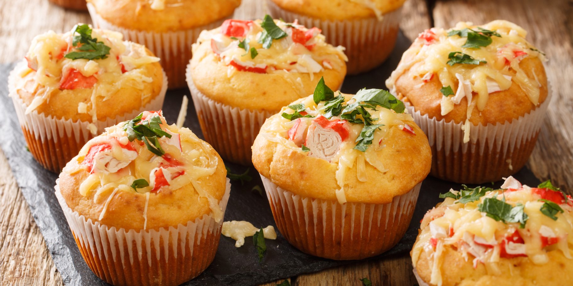 Маффины с крабовыми палочками и сыром