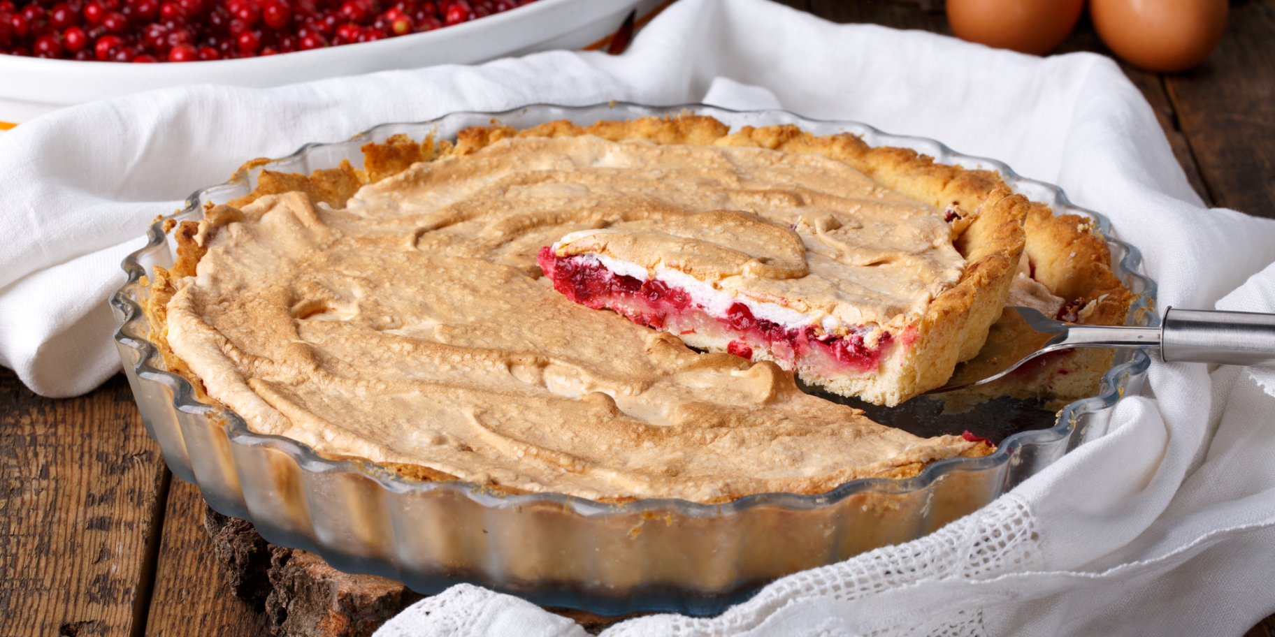 Пиріг з журавлиною і безе