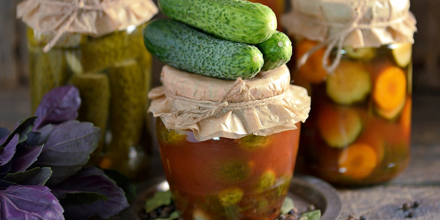 Огірки з лагідним кетчупом на літрову банку